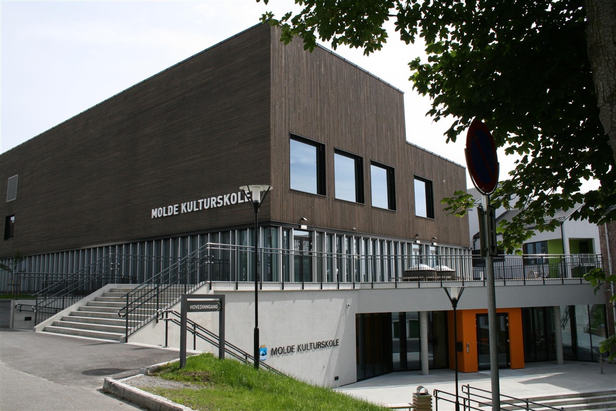 Eksteriør. Molde kulturskole. - Klikk for stort bilde
